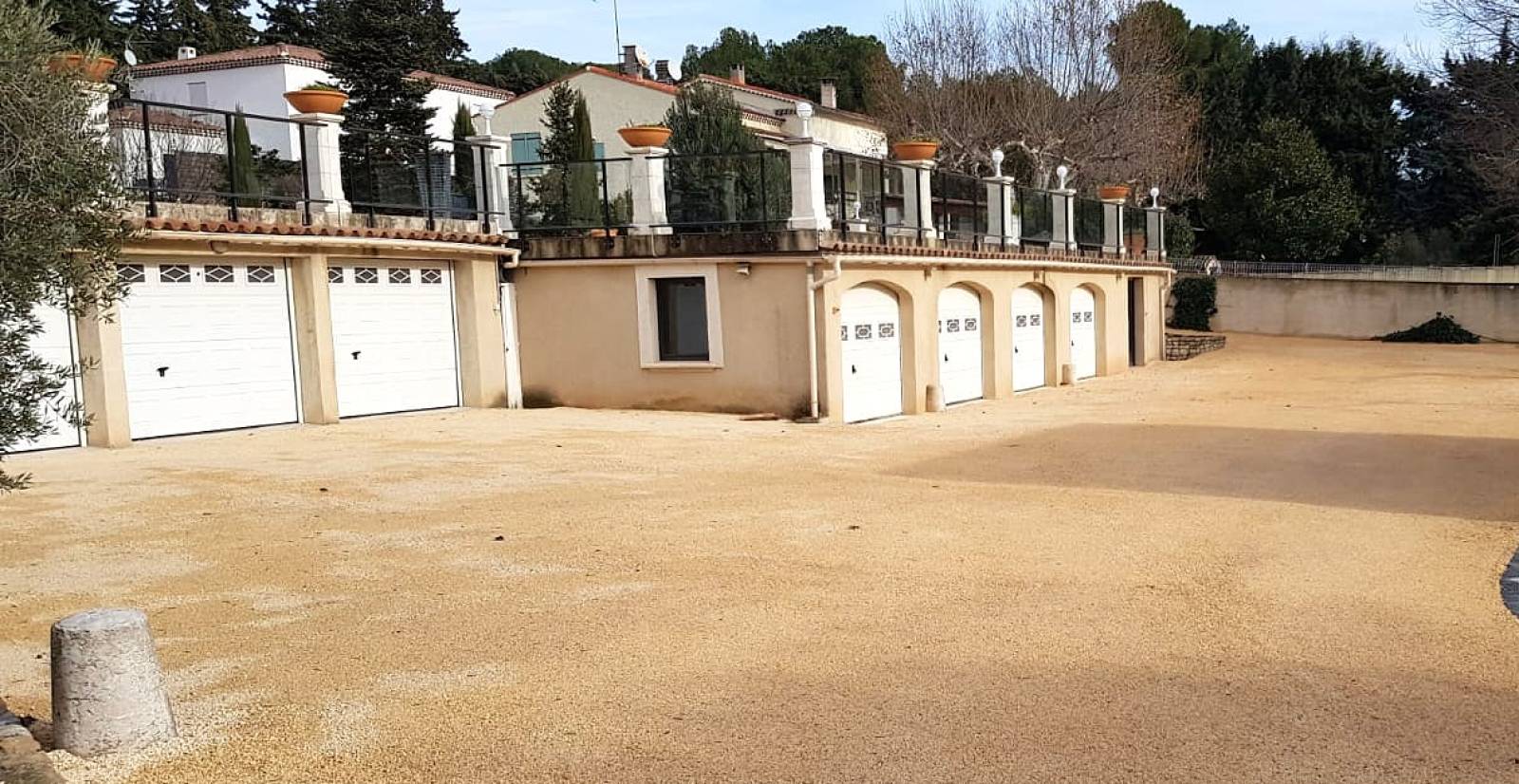 Allée carrossable en Alvéostar® et bordures végétalisées : l’équilibre parfait entre confort et nature à Aix-en-Provence