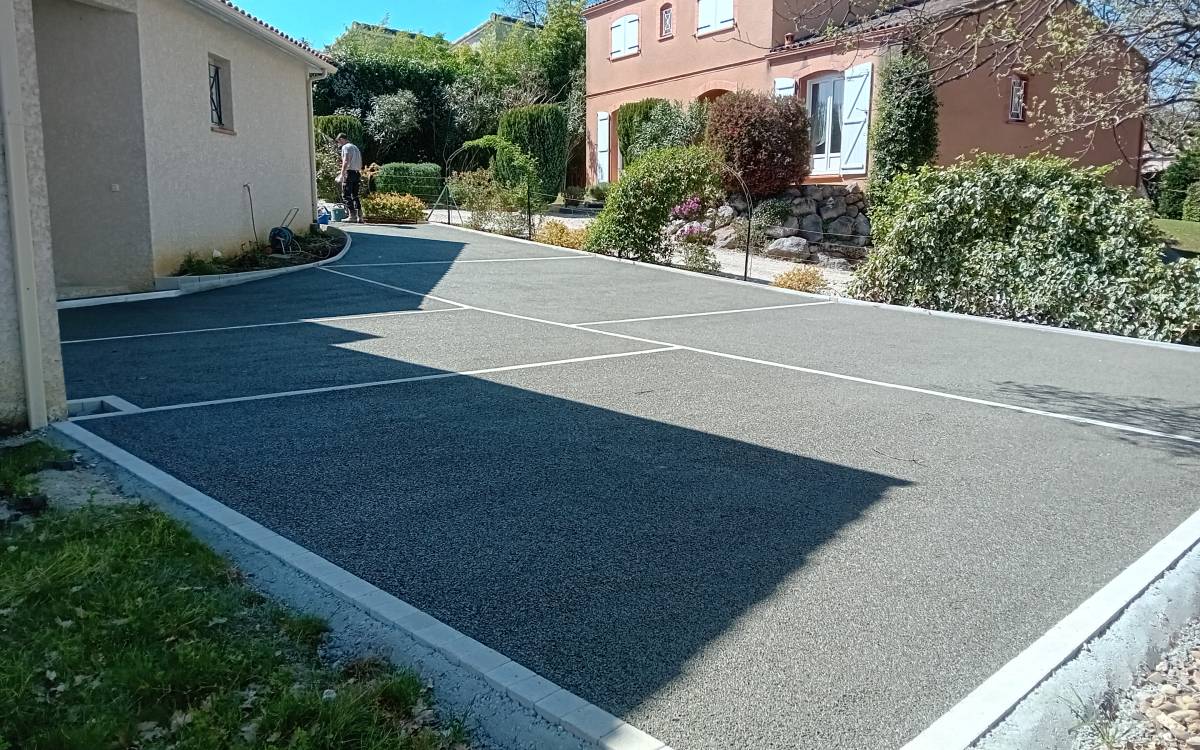 Béton décoratif : la solution durable et design pour vos cours carrossables à Aix-en-Provence