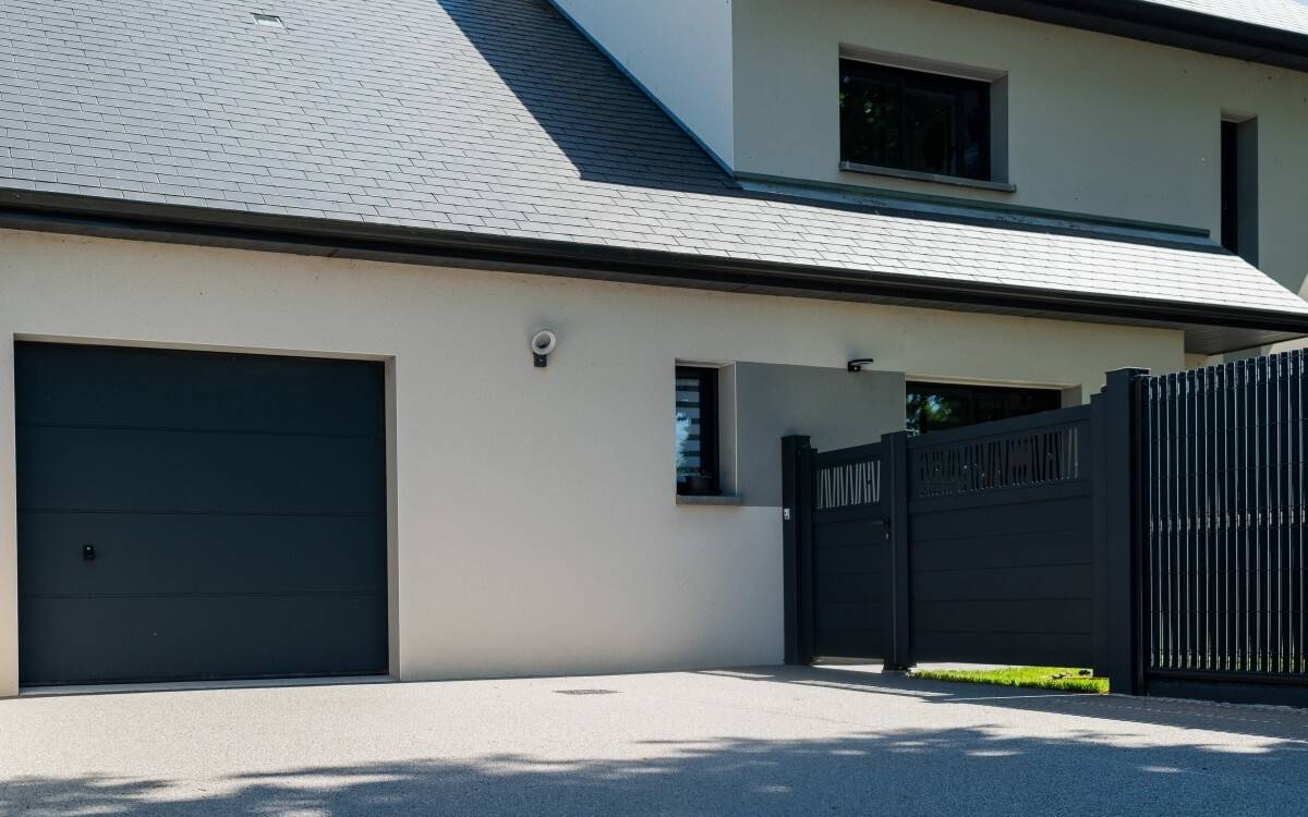 Modernisez votre cour d’entrée avec Hydrostar®, la résine drainante colorée adaptée aux fortes chaleurs à Aix-en-Provence