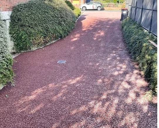 Allées carrossables résistantes et esthétiques en gravier stabilisé Alvéostar® à Aix-en-Provence