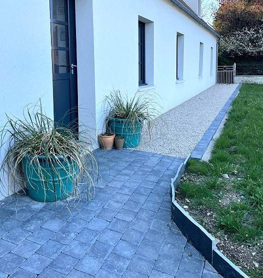 Sécuriser une entrée de maison avec une allée carrossable en Alvéostar®  drainant à Aix-en-Provence