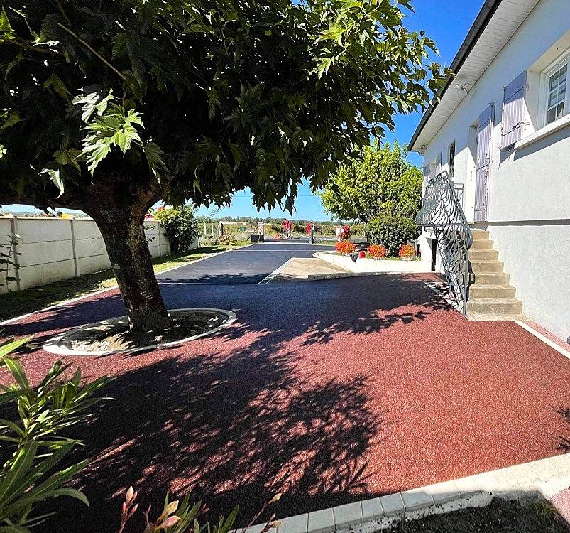 Une terrasse drainante et moderne avec Stardraine®, bitume perméable résistant et esthétique à Aix-en-Provence