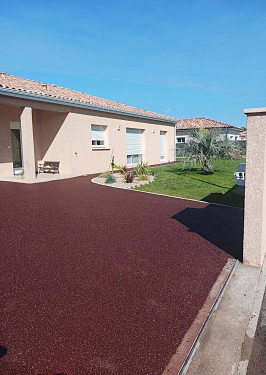 Structurer les accès extérieurs avec une allée carrossable drainante en Stardraine® à Aix-en-Provence