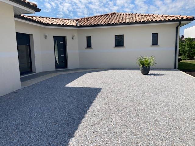 Sublimez votre cour avec Alvéostar®, le gravier stabilisé esthétique et durable à Aix-en-Provence