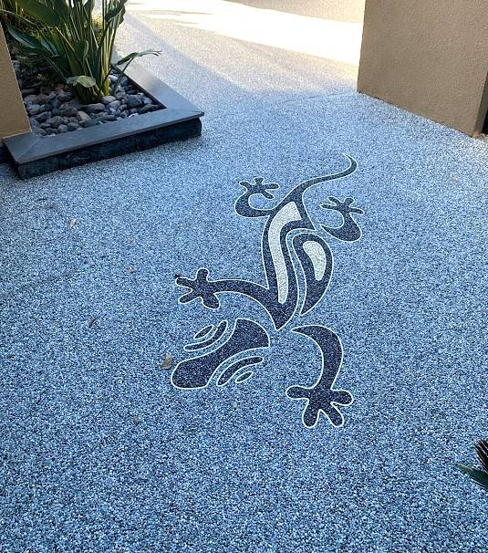 Transformez votre cour en un espace unique avec Hydrostar®, la résine drainante personnalisable en couleur et motifs à Aix-en-Provence