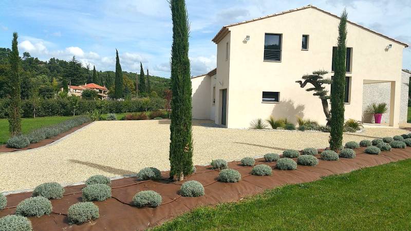 aménagement d'un extérieur en gravier stabilisé à Aix en Provence