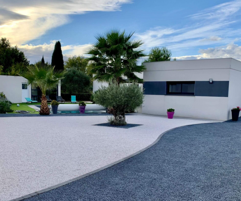 Aménagement d'une cour en gravier stabilisé Alvéostar et gravier goudronné Gravistar avec Daniel Moquet Aix-en-Provence