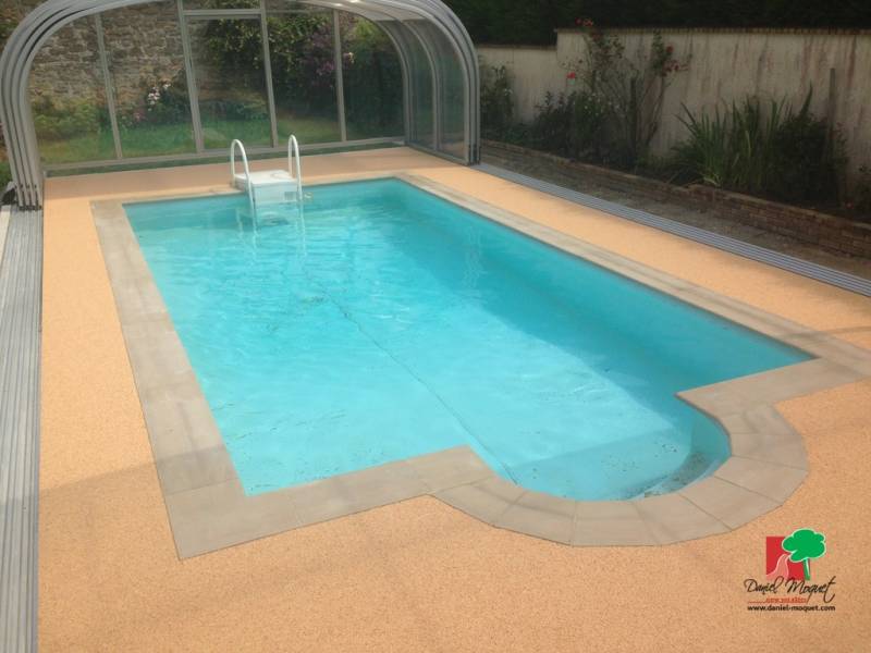 Aménagement Jardin piscine tour de piscine en résine par Daniel Moquet Aix-en-Provence