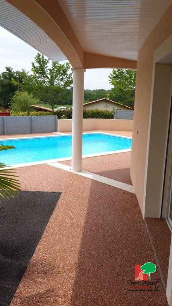 Maison Provençal tour de piscine en résine par Daniel Moquet Aix-en-Provence