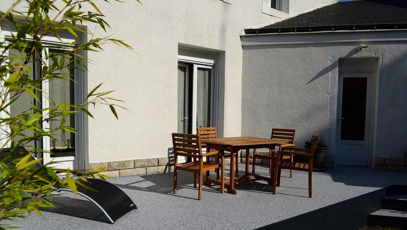 Réalisation d'une cour et terrasse avec notre moquette de pierre ou resine drainant, l'hydrostar® par Daniel Moquet Aix-en-Provence
