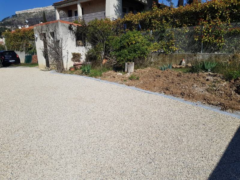 Sublimez votre cour avec Alvéostar®, le gravier stabilisé esthétique et durable à Aix-en-Provence
