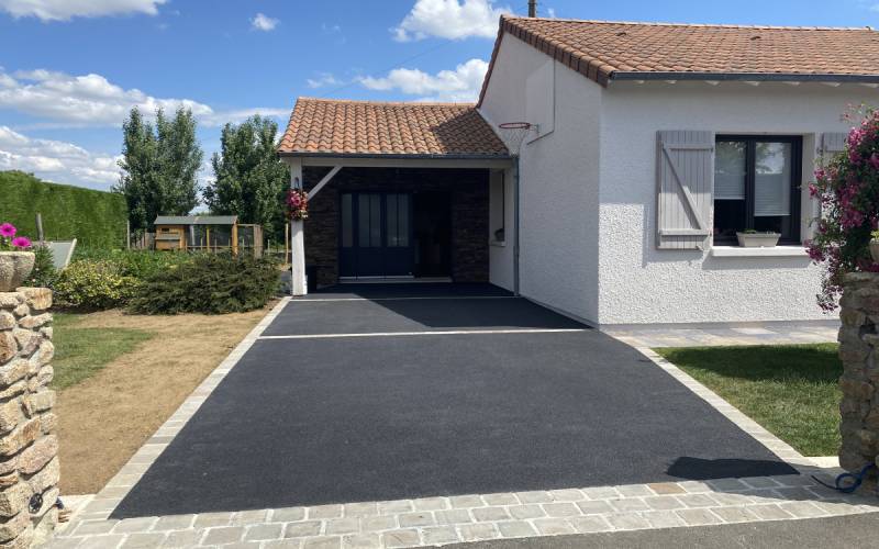 Béton désactivé : l’allée carrossable esthétique et résistante idéale pour votre extérieur à Aix-en-Provence