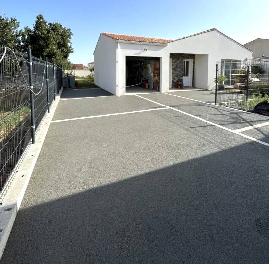 Allée carrossable en béton désactivé à Aix-en-Provence