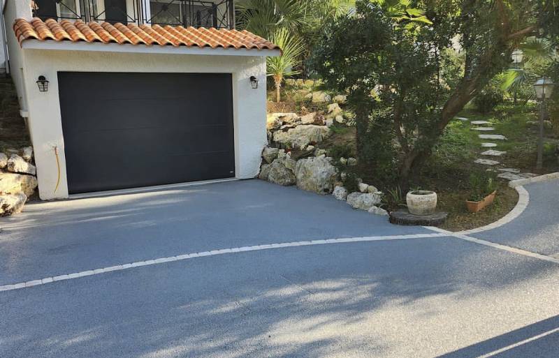 Béton désactivé : l’allée carrossable esthétique et résistante idéale pour votre extérieur à Aix-en-Provence