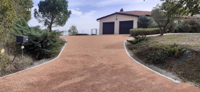 Des cours carrossables sans entretien grâce au Gravistar®, revêtement robuste et durable à Aix-en-Provence