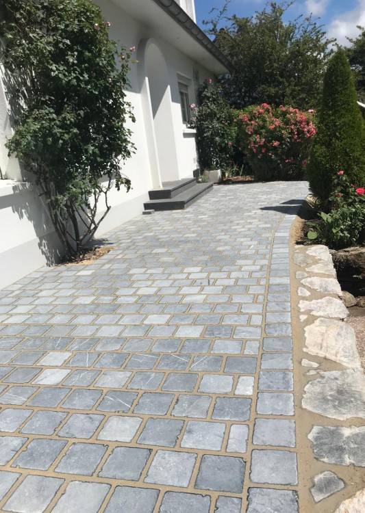 Sublimez vos extérieurs avec une allée piétonne en pavés, durable et élégante à Aix-en-Provence