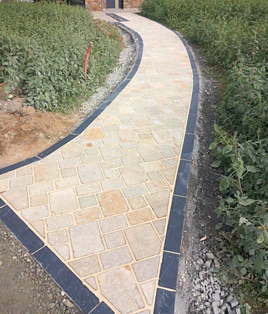 Découvrez les pavé LaCouture® résistant et indémodable parfait pour vos allées piétonnes à Aix-en-Provence