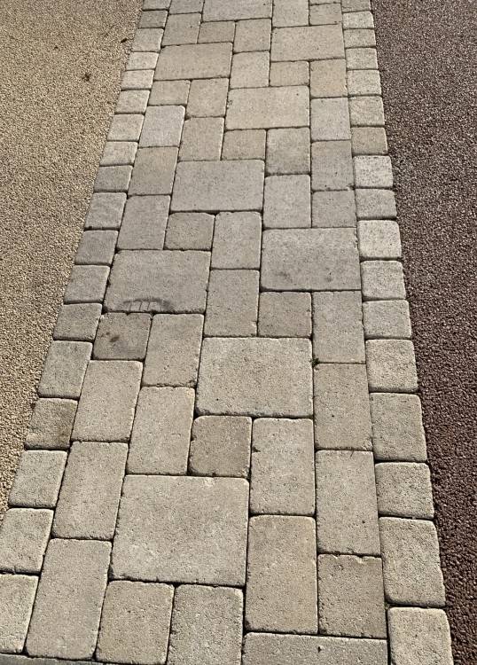 Sublimez vos extérieurs avec une allée piétonne en pavés, durable et élégante à Aix-en-Provence