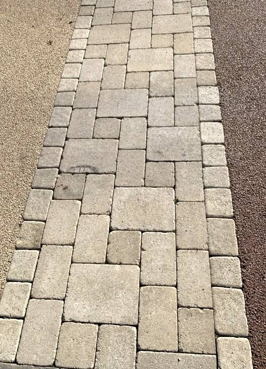 Découvrez les pavé LaCouture® résistant et indémodable parfait pour vos allées piétonnes à Aix-en-Provence