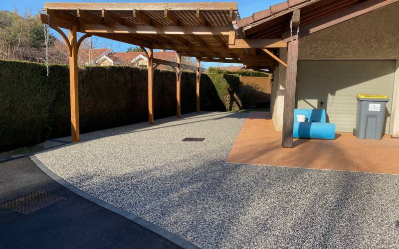 Béton désactivé : l’allée carrossable esthétique et résistante idéale pour votre extérieur à Aix-en-Provence