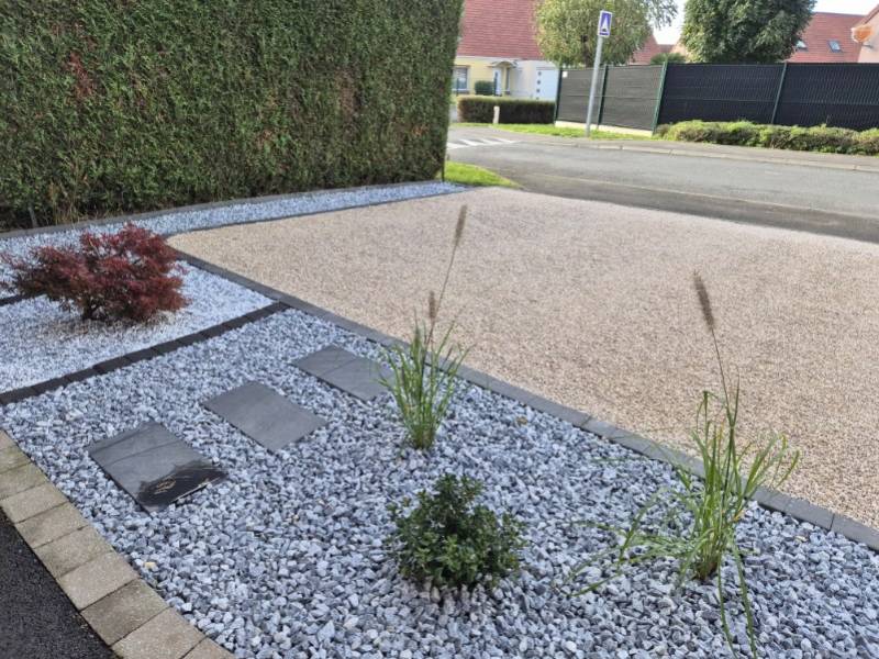 Cour carrossable extérieure esthétique avec revêtement drainant renforcé pour améliorer le confort au quotidien à Aix-en-Provence