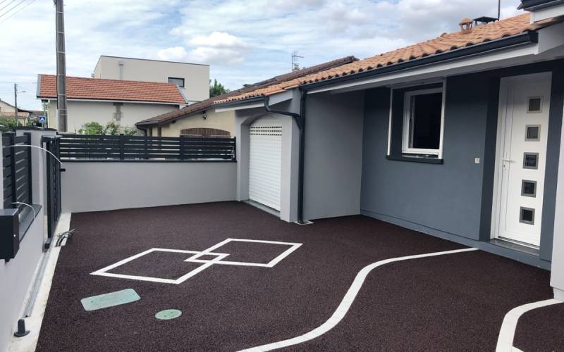  Une allée carrossable durable et drainante avec Stardraine®, le bitume perméable idéal à Aix-en-Provence