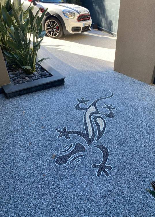 Allée piétonne en résine Hydrostar® pour un confort de marche optimal à Aix-en-Provence