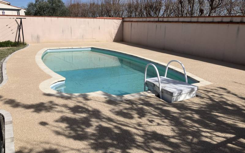 Sécuriser vos tours de piscine avec un revêtement antidérapant en Mineralstar® à Aix-en-Provence