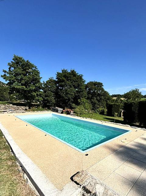 Sécuriser vos tours de piscine avec un revêtement antidérapant en Mineralstar® à Aix-en-Provence