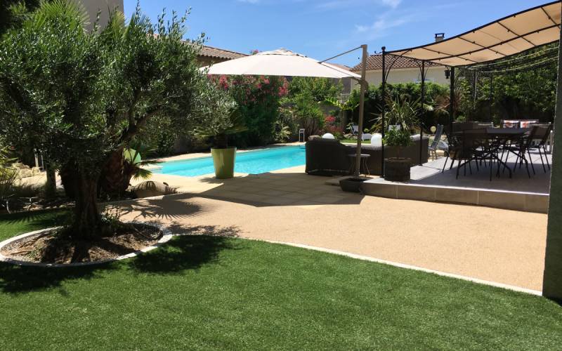 Gazon synthétique tour de piscine aix en provence