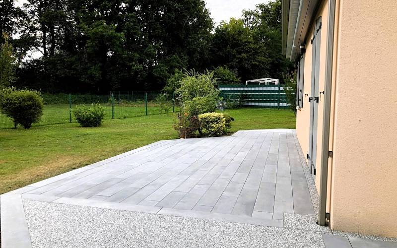 Une terrasse naturelle avec le Boibé®, béton effet bois à Aix-en-Provence