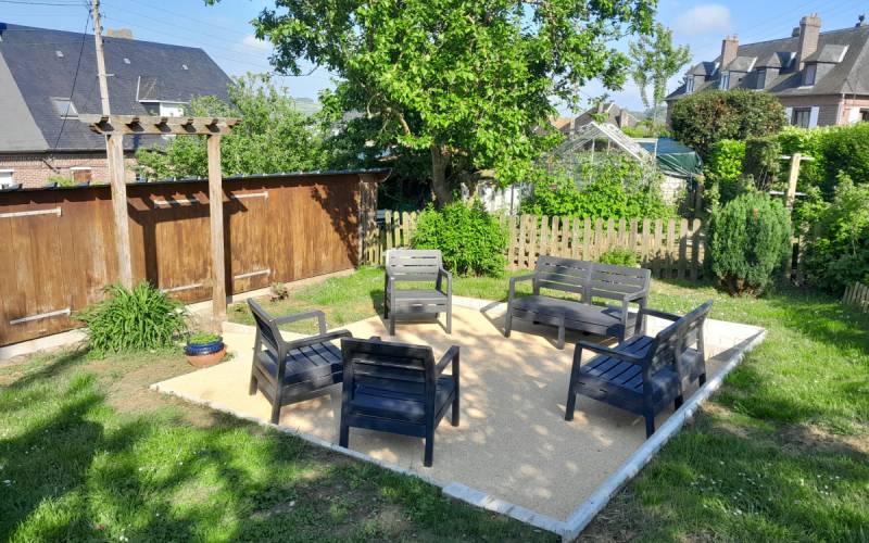 Créez une terrasse durable en résine naturelle Mineralstar® beige pour profiter de vos extérieurs tout l’été à Aix-en-Provence