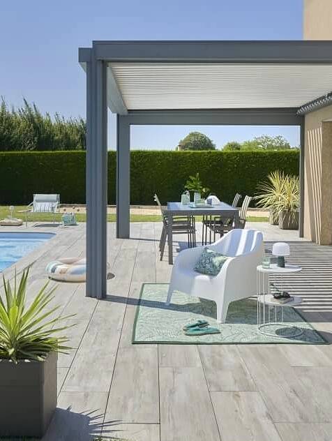 Créer une terrasse élégante et durable en dalles de grès cérame pour sublimer vos extérieurs à Aix-en-Provence