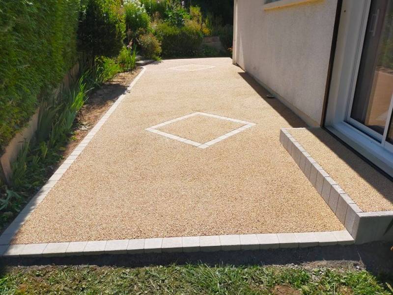 Allées carrossables résistantes et esthétiques en gravier stabilisé Alvéostar® à Aix-en-Provence