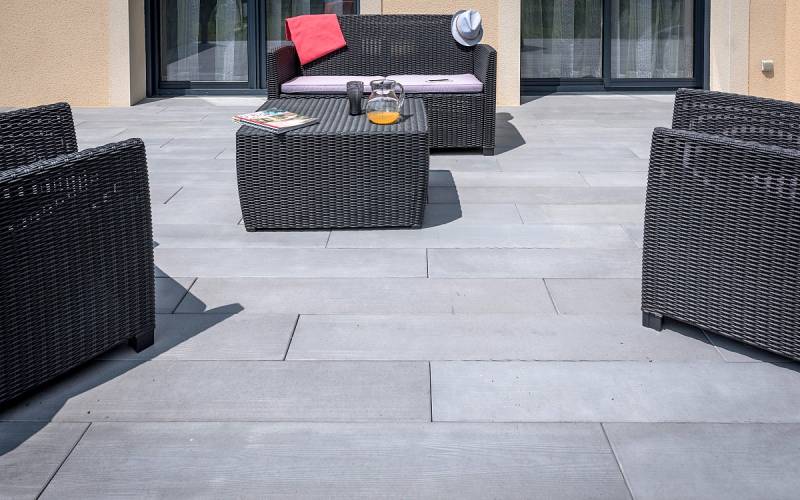 Une terrasse naturelle avec le Boibé®, béton effet bois à Aix-en-Provence